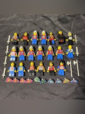 Vintage LEGO 20 Classic Castle Minifigures Lot Minifigs & Accessories